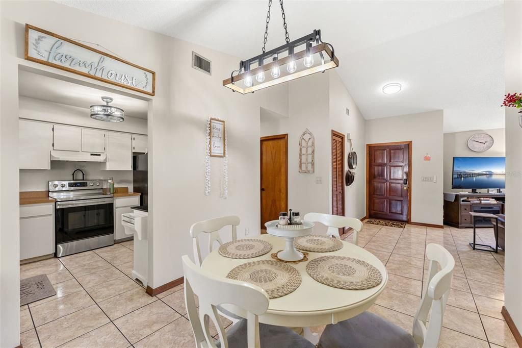 For Sale: $295,000 (2 beds, 2 baths, 1254 Square Feet)