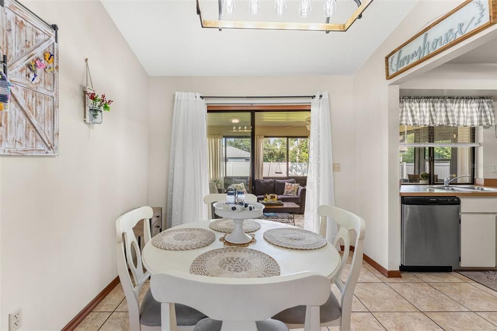 For Sale: $295,000 (2 beds, 2 baths, 1254 Square Feet)
