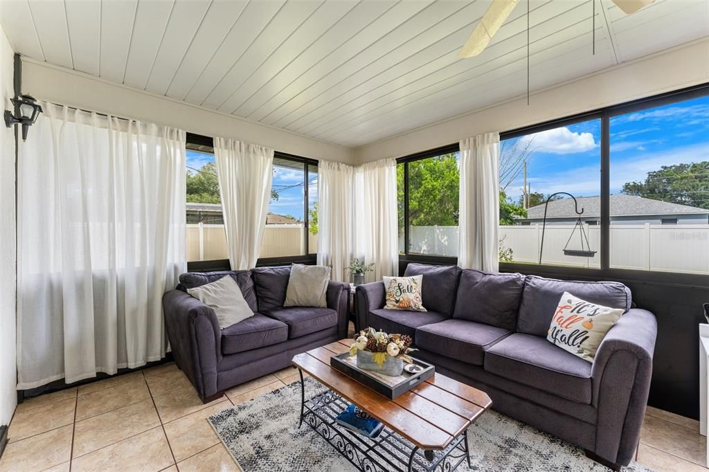 For Sale: $295,000 (2 beds, 2 baths, 1254 Square Feet)