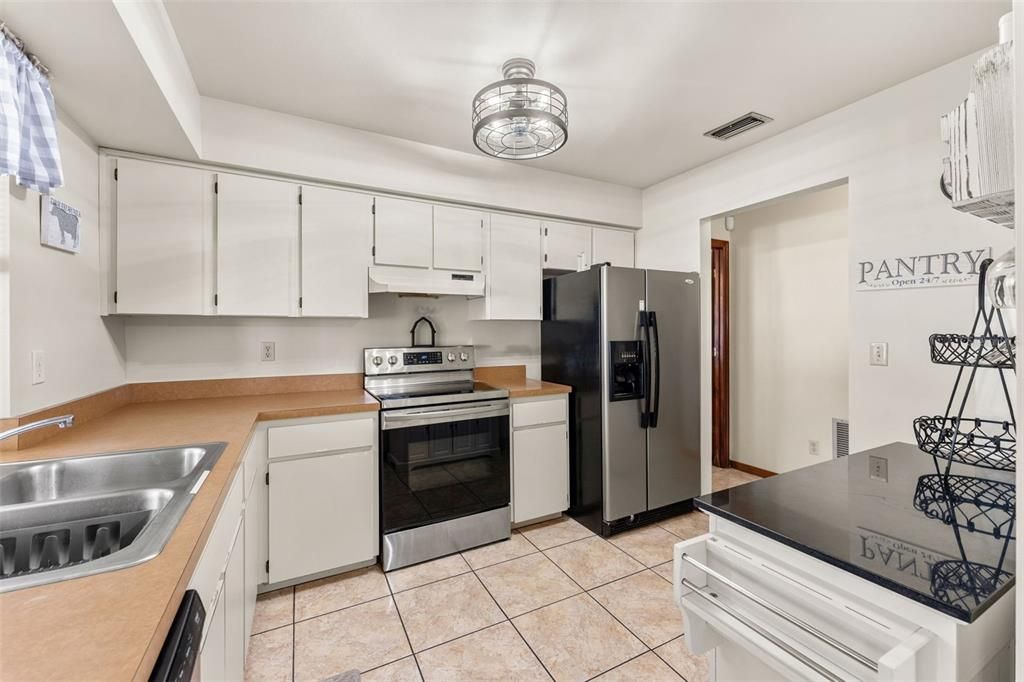For Sale: $295,000 (2 beds, 2 baths, 1254 Square Feet)