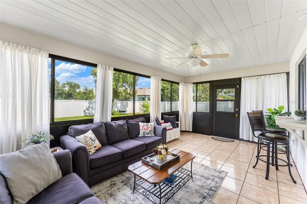 For Sale: $295,000 (2 beds, 2 baths, 1254 Square Feet)
