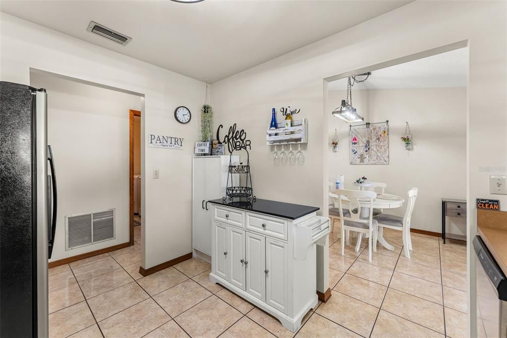 For Sale: $295,000 (2 beds, 2 baths, 1254 Square Feet)