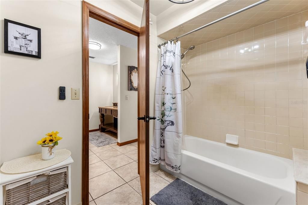 For Sale: $295,000 (2 beds, 2 baths, 1254 Square Feet)