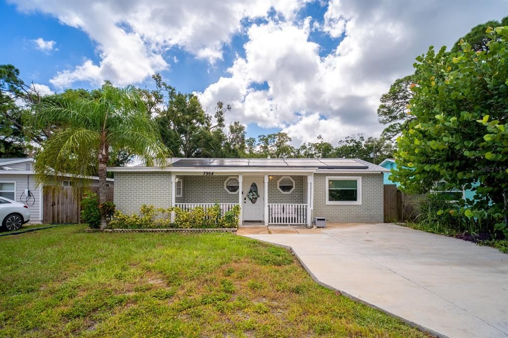For Sale: $369,900 (3 beds, 2 baths, 1044 Square Feet)
