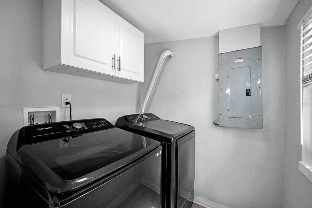 For Sale: $369,900 (3 beds, 2 baths, 1044 Square Feet)