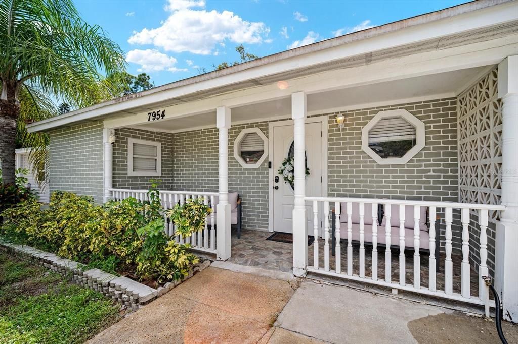For Sale: $369,900 (3 beds, 2 baths, 1044 Square Feet)