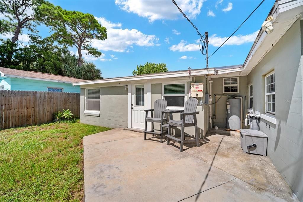 For Sale: $369,900 (3 beds, 2 baths, 1044 Square Feet)