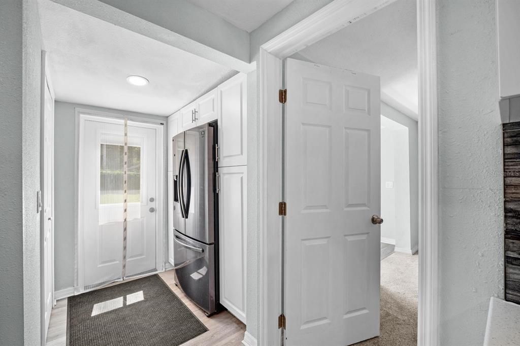 For Sale: $369,900 (3 beds, 2 baths, 1044 Square Feet)
