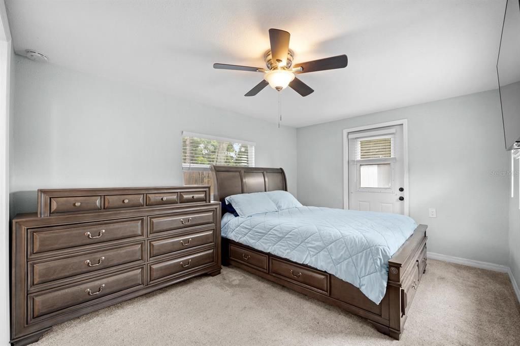 For Sale: $369,900 (3 beds, 2 baths, 1044 Square Feet)