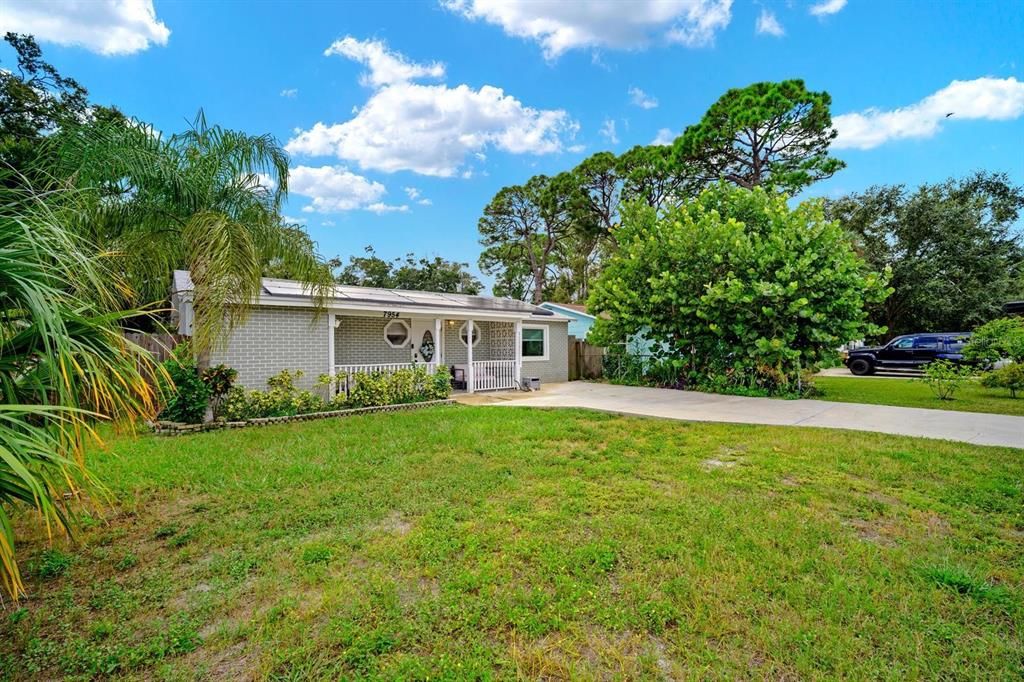 For Sale: $369,900 (3 beds, 2 baths, 1044 Square Feet)