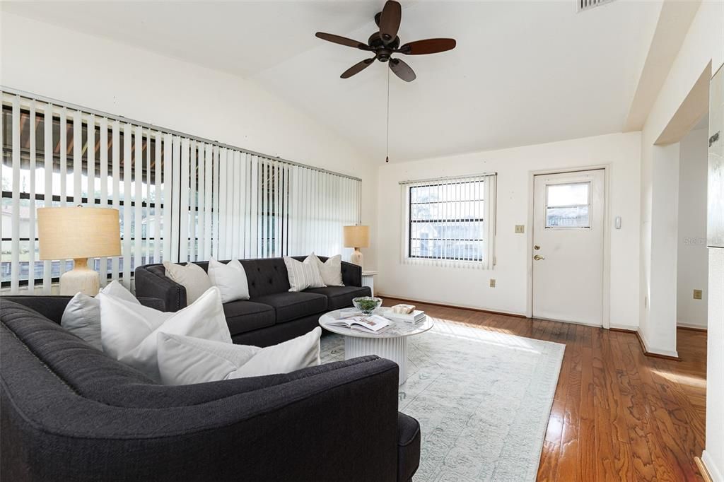 En Venta: $350,000 (3 camas, 2 baños, 1676 Pies cuadrados)