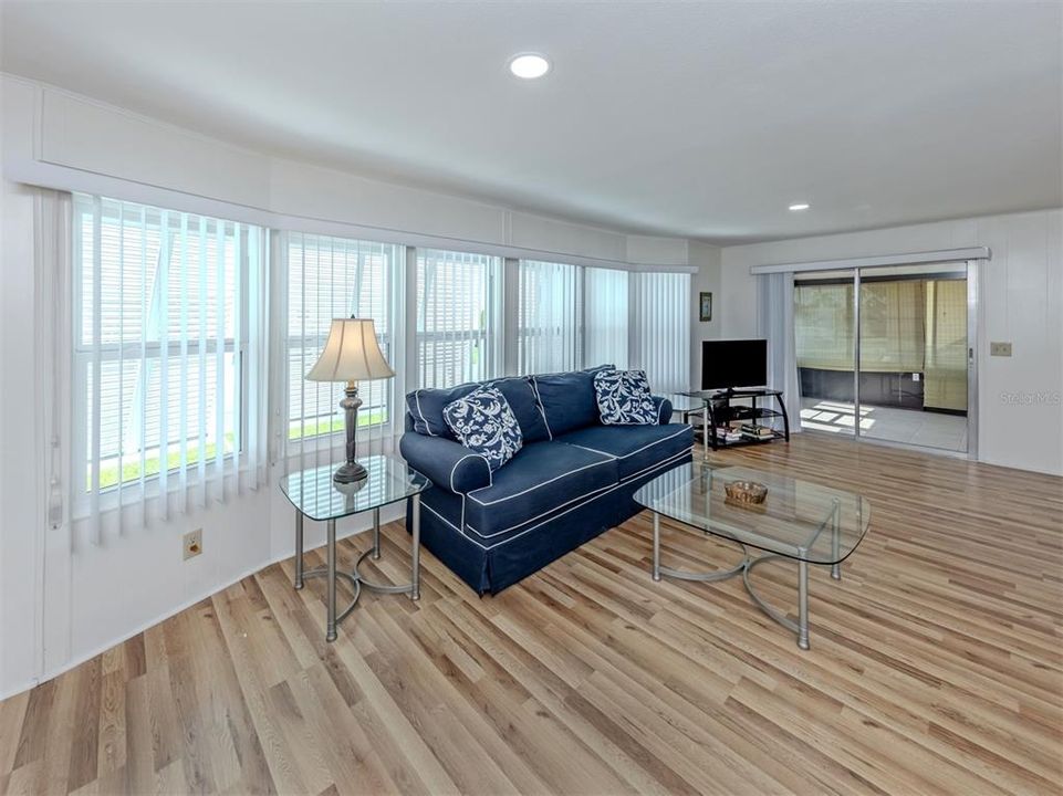 En Venta: $145,000 (2 camas, 2 baños, 1056 Pies cuadrados)
