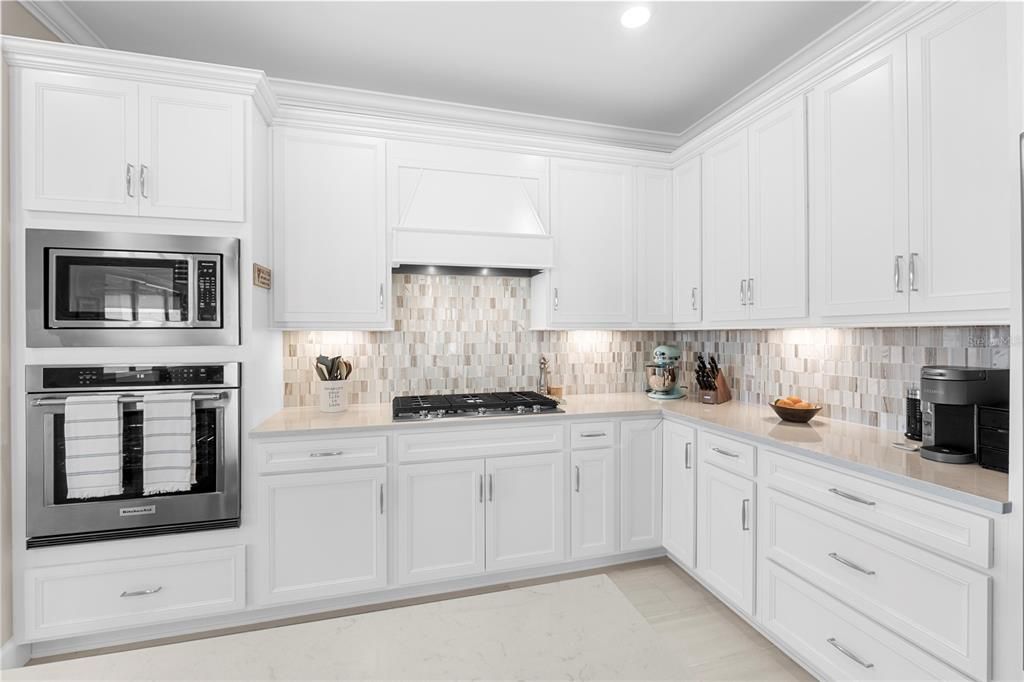 For Sale: $475,000 (4 beds, 2 baths, 2041 Square Feet)