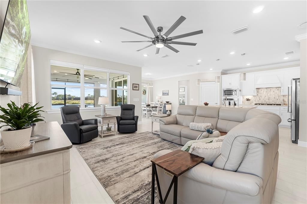 For Sale: $475,000 (4 beds, 2 baths, 2041 Square Feet)