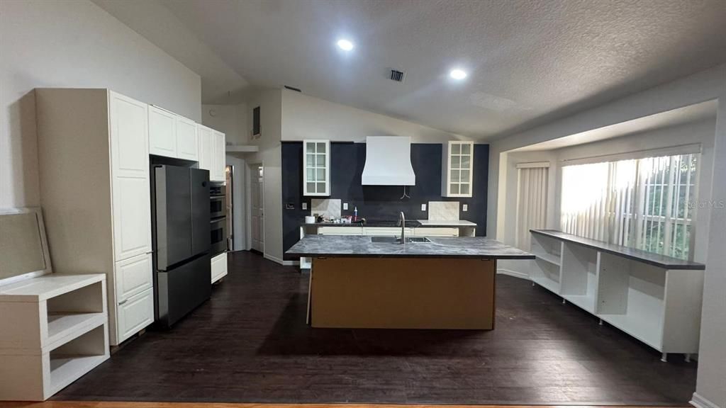 For Sale: $440,000 (3 beds, 2 baths, 1991 Square Feet)