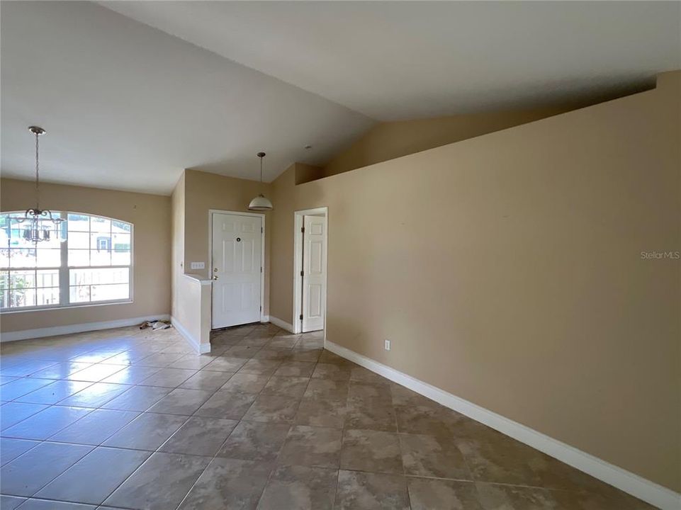 En Venta: $340,200 (4 camas, 2 baños, 2096 Pies cuadrados)