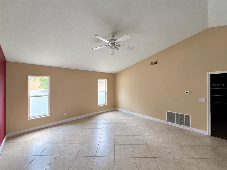 En Venta: $340,200 (4 camas, 2 baños, 2096 Pies cuadrados)