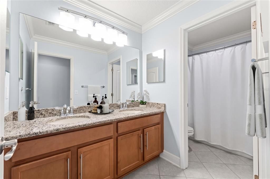 En Venta: $799,000 (6 camas, 3 baños, 3842 Pies cuadrados)