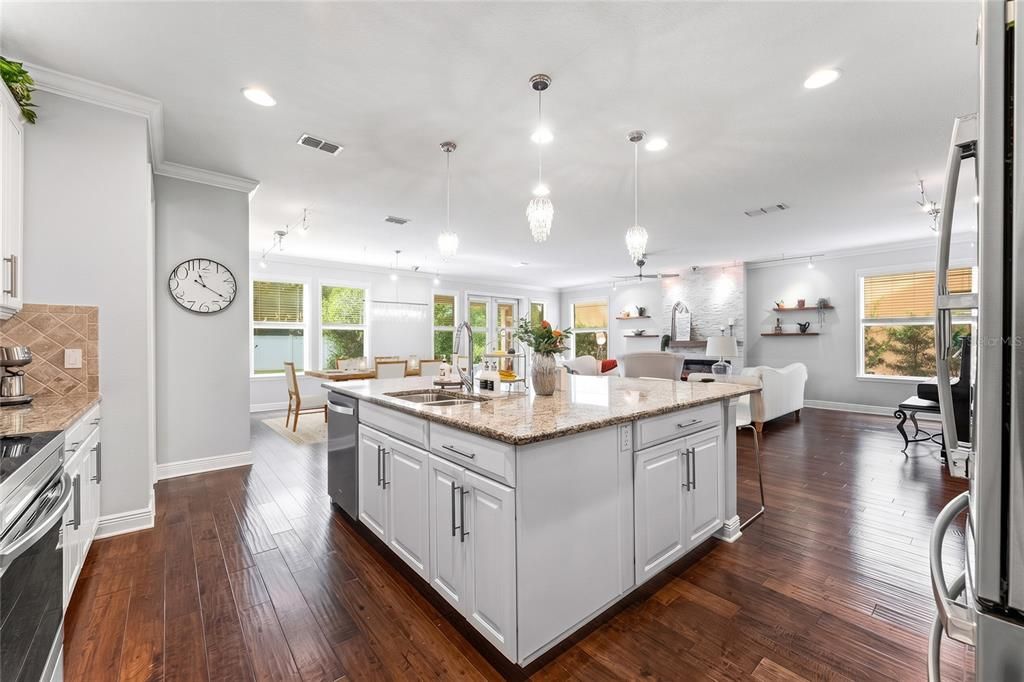 En Venta: $799,000 (6 camas, 3 baños, 3842 Pies cuadrados)