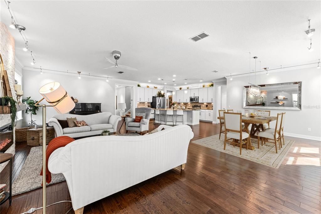 En Venta: $799,000 (6 camas, 3 baños, 3842 Pies cuadrados)