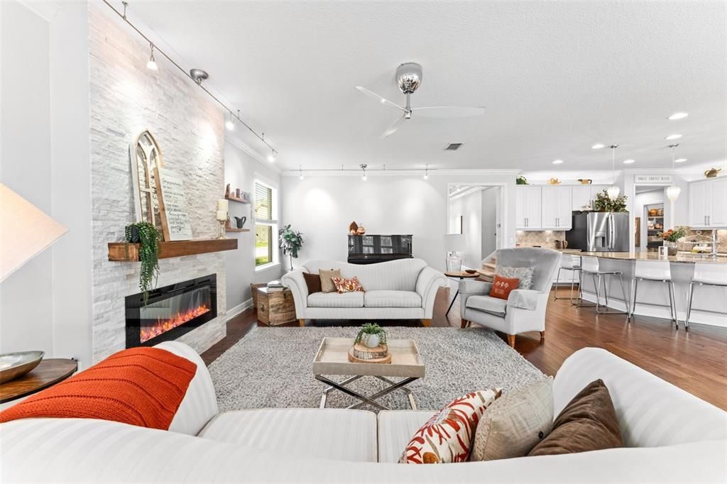 En Venta: $799,000 (6 camas, 3 baños, 3842 Pies cuadrados)