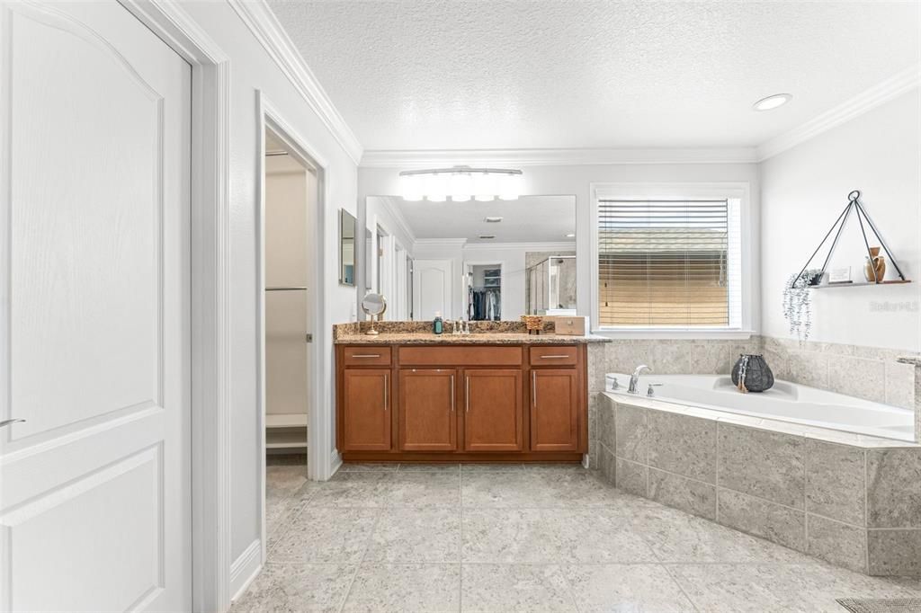 En Venta: $799,000 (6 camas, 3 baños, 3842 Pies cuadrados)