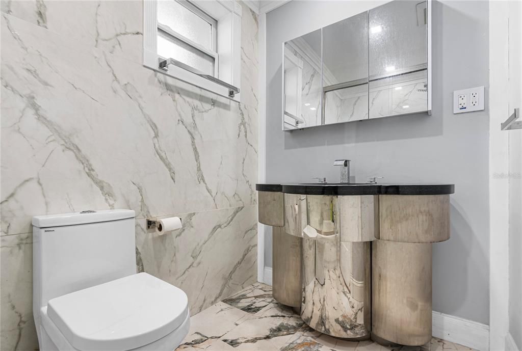 En Venta: $279,000 (2 camas, 2 baños, 990 Pies cuadrados)