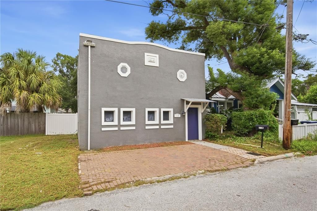 For Rent: $2,195 (3 beds, 2 baths, 1200 Square Feet)