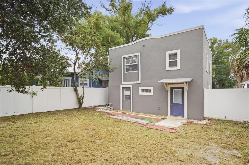 For Rent: $2,195 (3 beds, 2 baths, 1200 Square Feet)