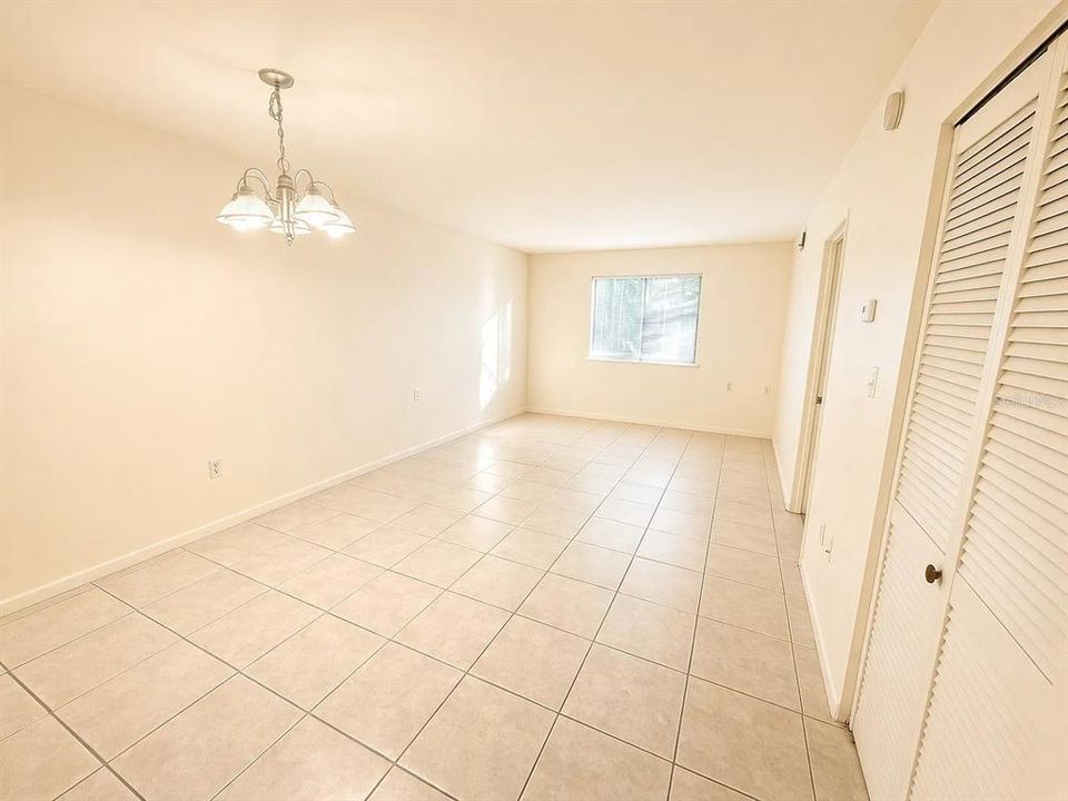 For Rent: $1,175 (2 beds, 2 baths, 874 Square Feet)
