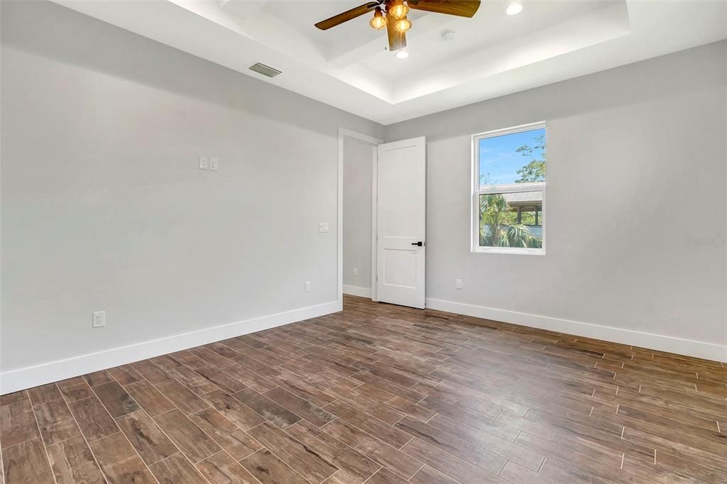 For Sale: $475,000 (4 beds, 2 baths, 1826 Square Feet)