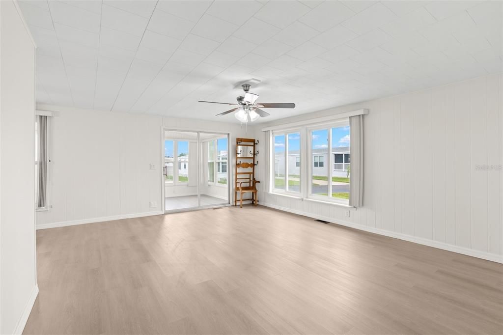 For Sale: $135,000 (2 beds, 2 baths, 1266 Square Feet)