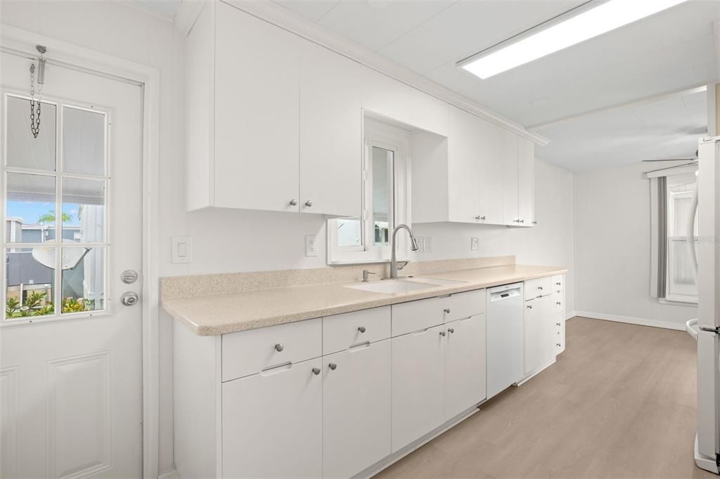 For Sale: $135,000 (2 beds, 2 baths, 1266 Square Feet)
