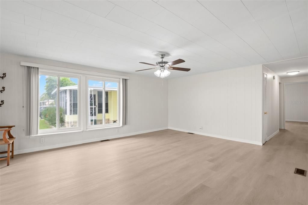 For Sale: $135,000 (2 beds, 2 baths, 1266 Square Feet)