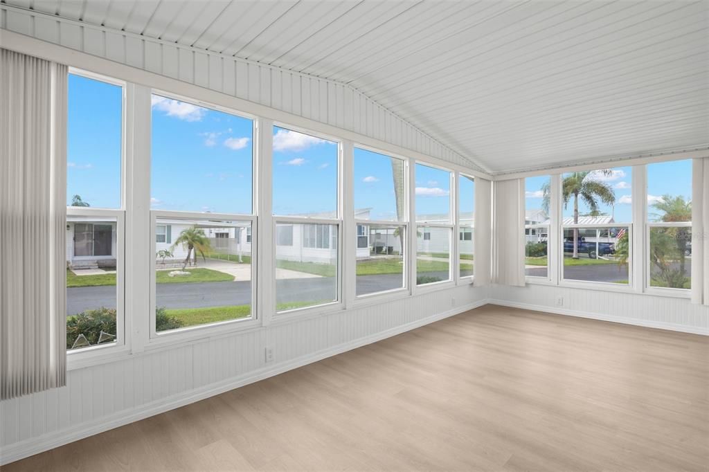 For Sale: $135,000 (2 beds, 2 baths, 1266 Square Feet)