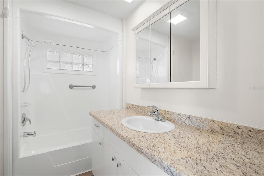 For Sale: $135,000 (2 beds, 2 baths, 1266 Square Feet)