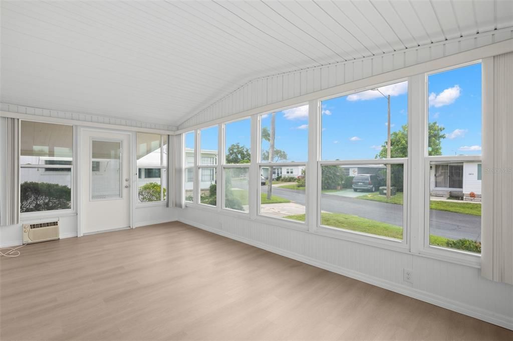 For Sale: $135,000 (2 beds, 2 baths, 1266 Square Feet)
