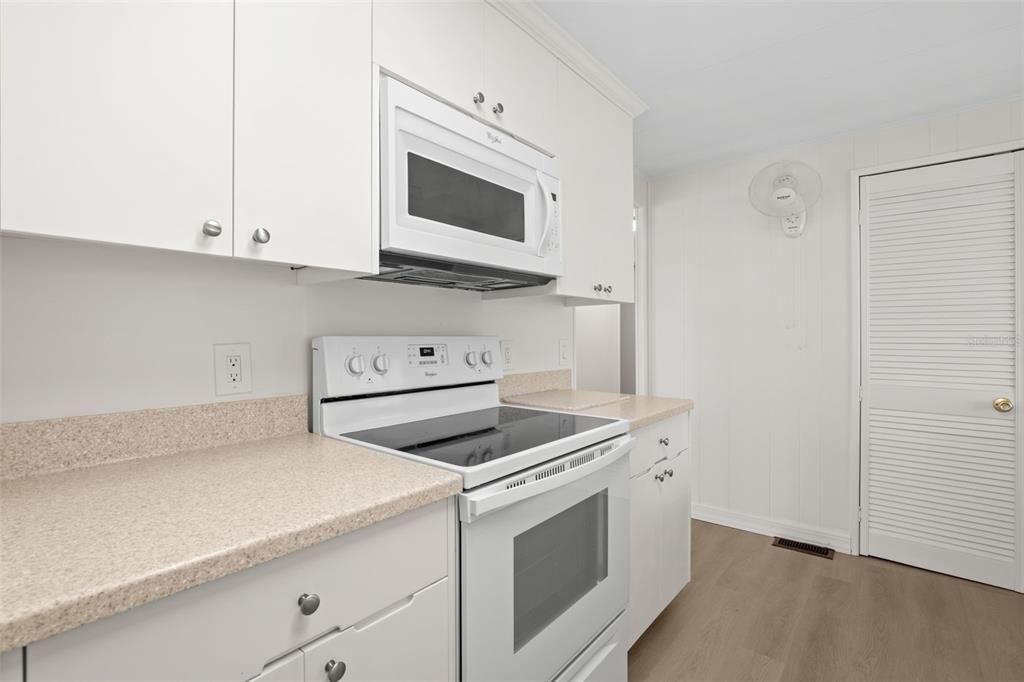 For Sale: $135,000 (2 beds, 2 baths, 1266 Square Feet)