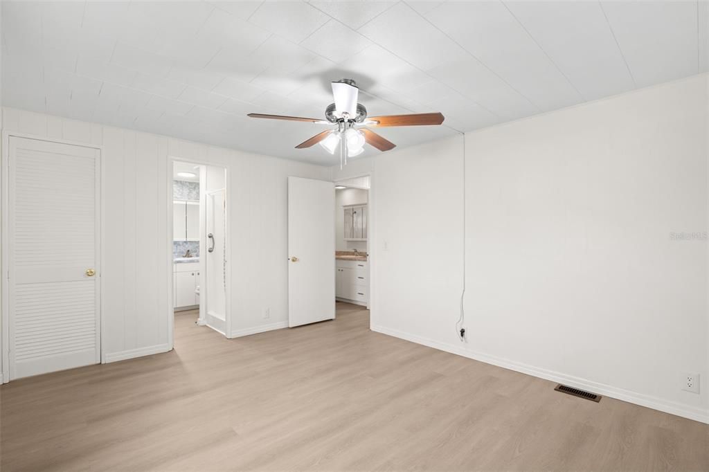 For Sale: $135,000 (2 beds, 2 baths, 1266 Square Feet)