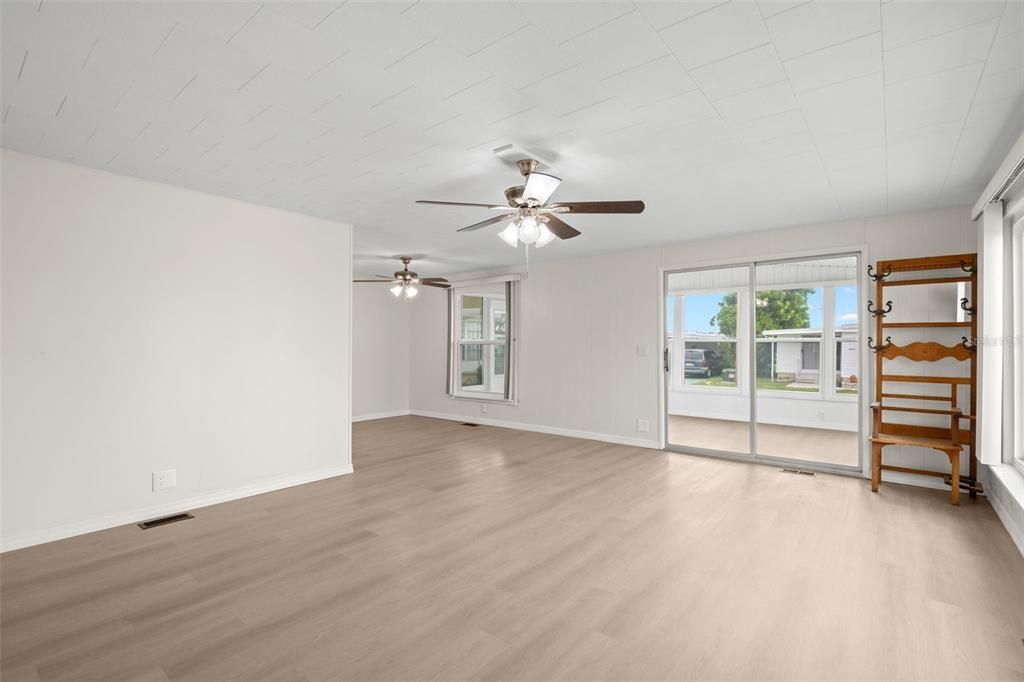 For Sale: $135,000 (2 beds, 2 baths, 1266 Square Feet)