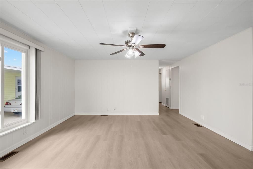 For Sale: $135,000 (2 beds, 2 baths, 1266 Square Feet)