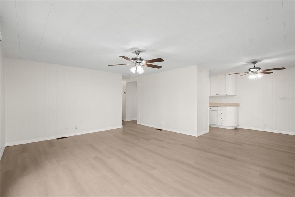 For Sale: $135,000 (2 beds, 2 baths, 1266 Square Feet)