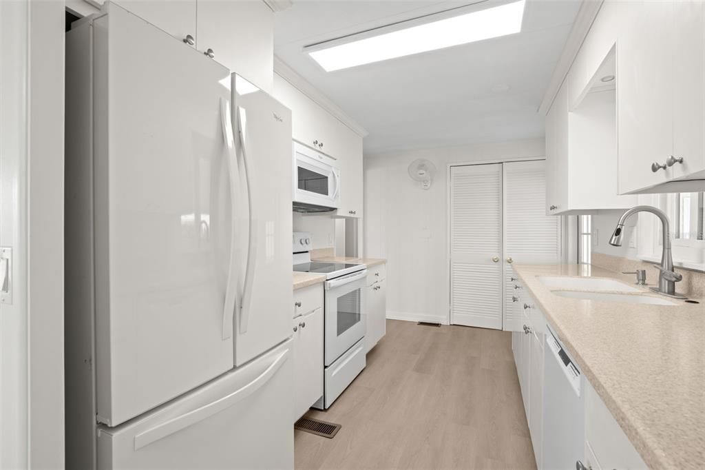 For Sale: $135,000 (2 beds, 2 baths, 1266 Square Feet)