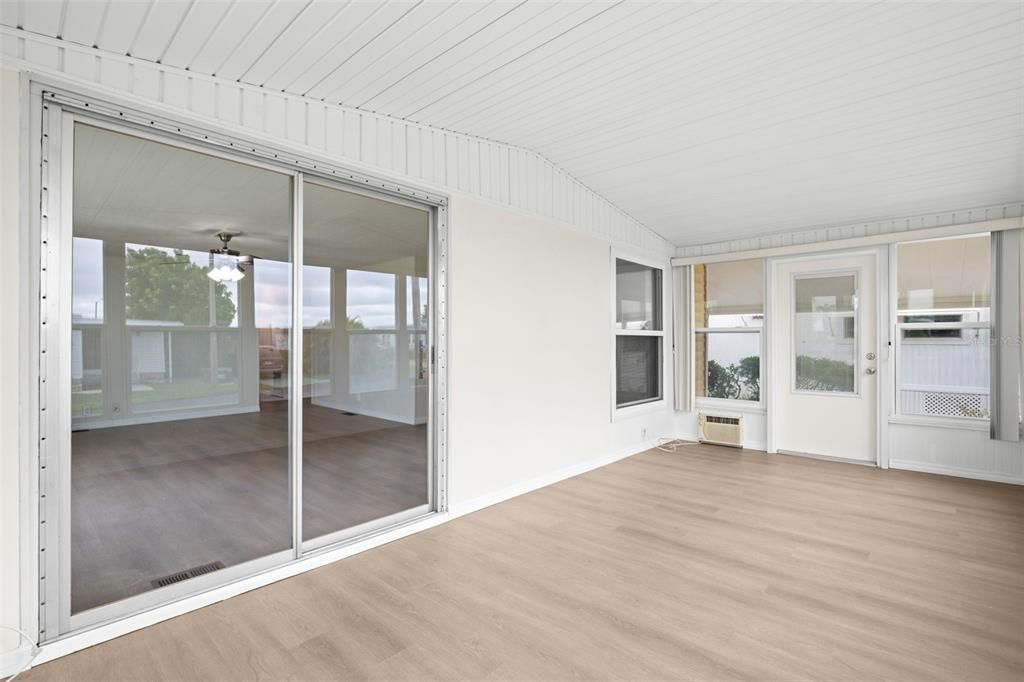 For Sale: $135,000 (2 beds, 2 baths, 1266 Square Feet)