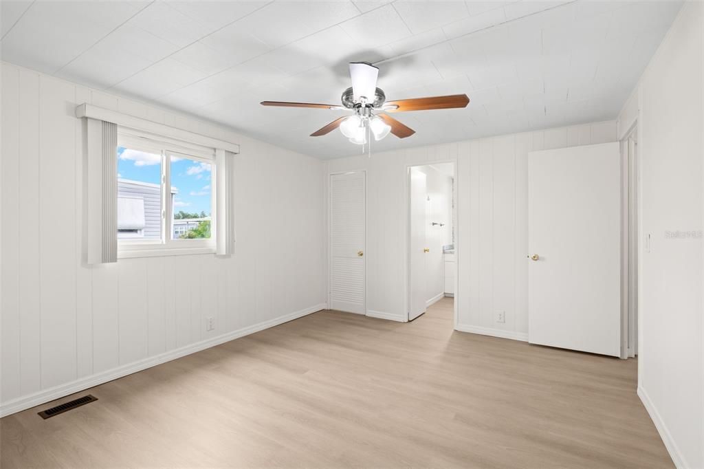 For Sale: $135,000 (2 beds, 2 baths, 1266 Square Feet)