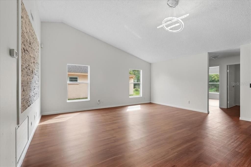 En Venta: $399,000 (3 camas, 2 baños, 1768 Pies cuadrados)