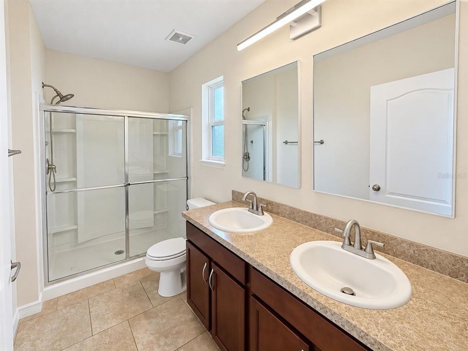For Sale: $269,900 (3 beds, 2 baths, 1432 Square Feet)