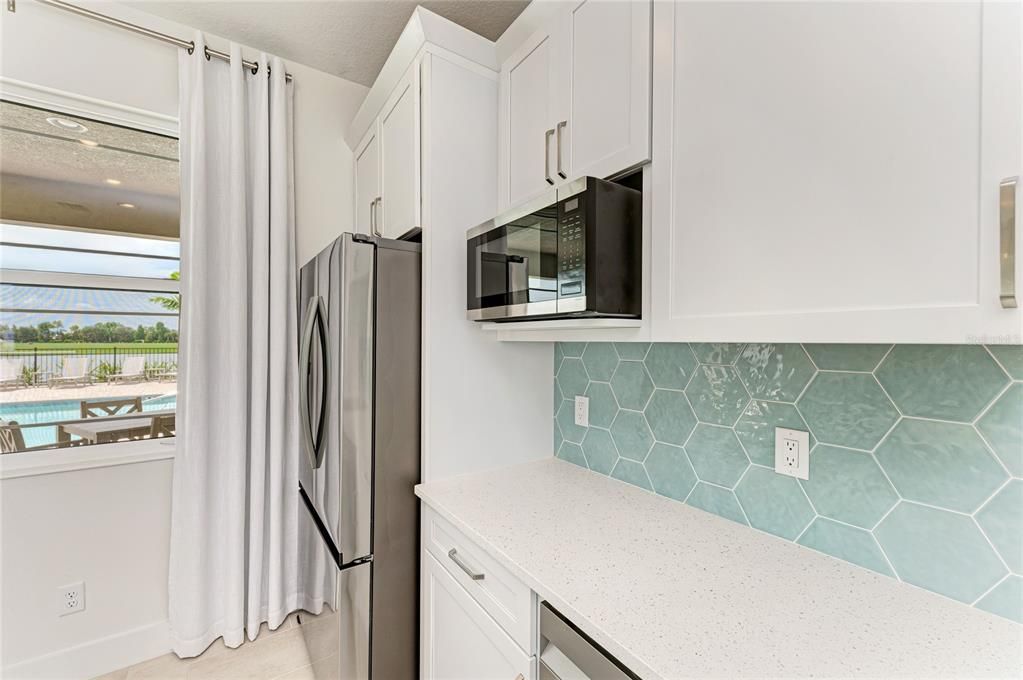 For Sale: $449,990 (2 beds, 2 baths, 1641 Square Feet)