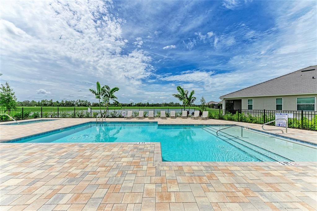 For Sale: $449,990 (2 beds, 2 baths, 1641 Square Feet)