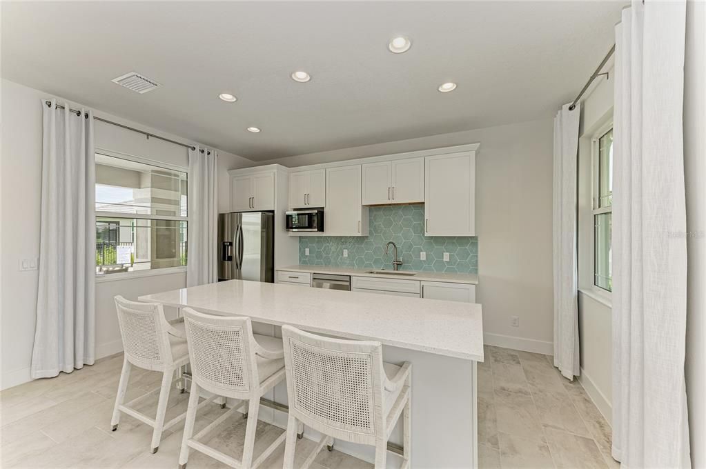 For Sale: $449,990 (2 beds, 2 baths, 1641 Square Feet)